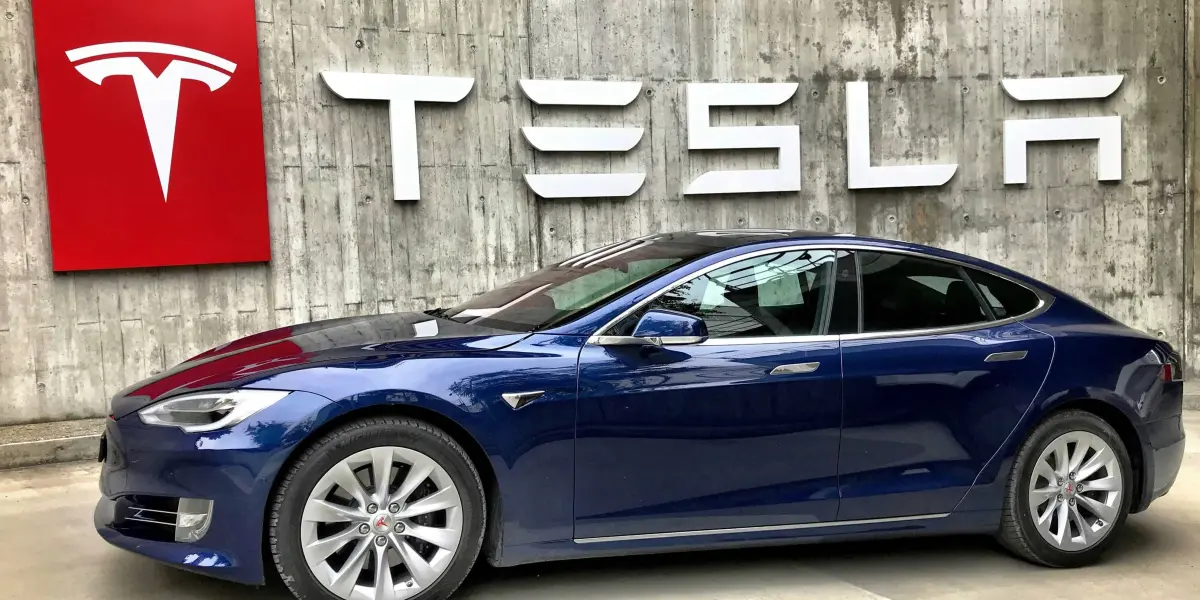 Tesla bajará los precios por medidas cautelares | Imagen: Tesla Fans Schweiz