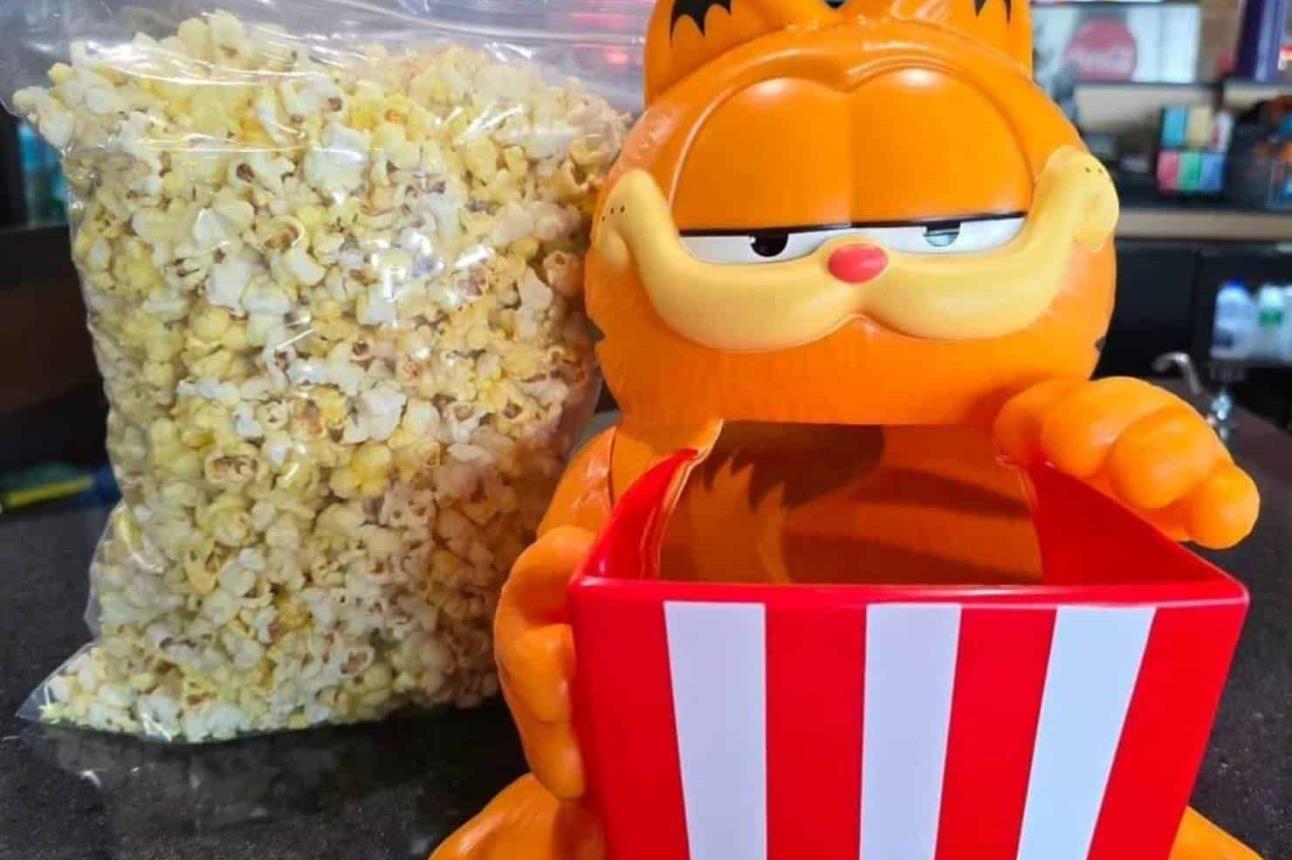 Cinemex ya tiene disponible la palomera de la película Garfield: Fuera de casa. Foto: Coleccionables de cine y más
