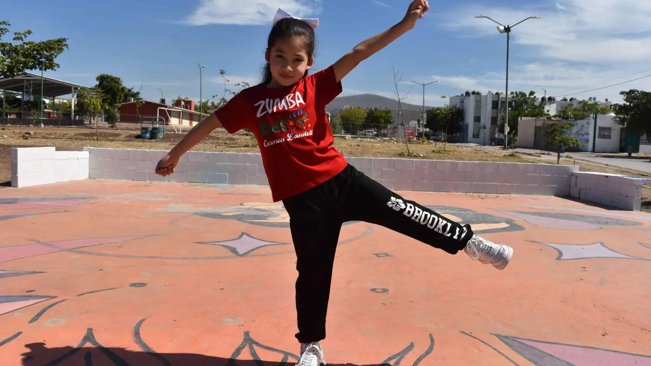 Montserrth Sauceda Landell es la niña de Zumba en Alturas del Sur.