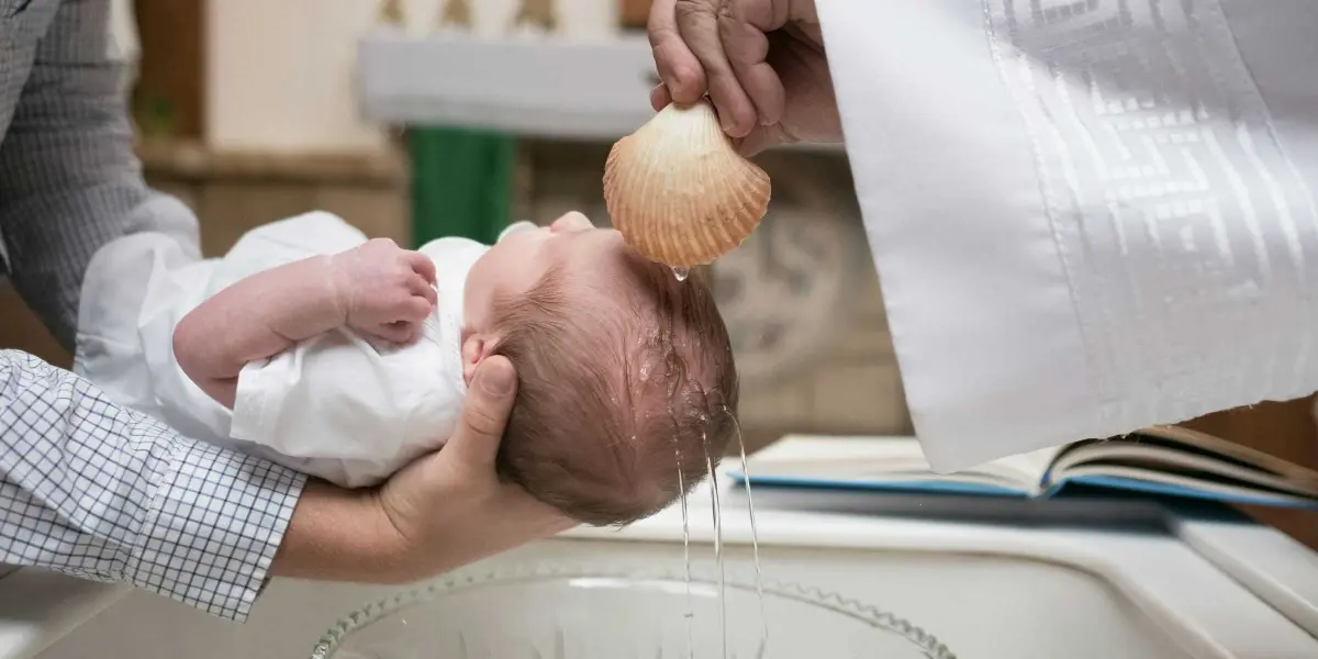 Bautismo y confirmación ya no será requisito llevar padrinos, señala la iglesia católica