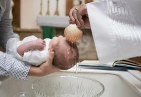 Ya no será obligatorio llevar padrinos de bautismo y confirmación, señala iglesia católica