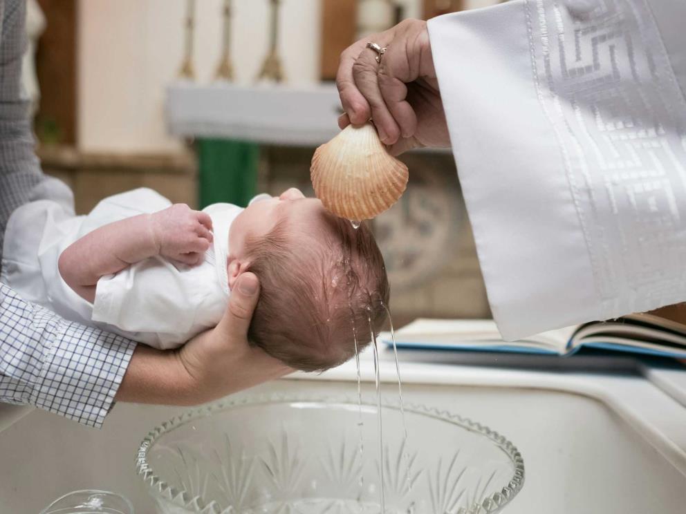 Ya no será obligatorio llevar padrinos de bautismo y confirmación, señala iglesia católica