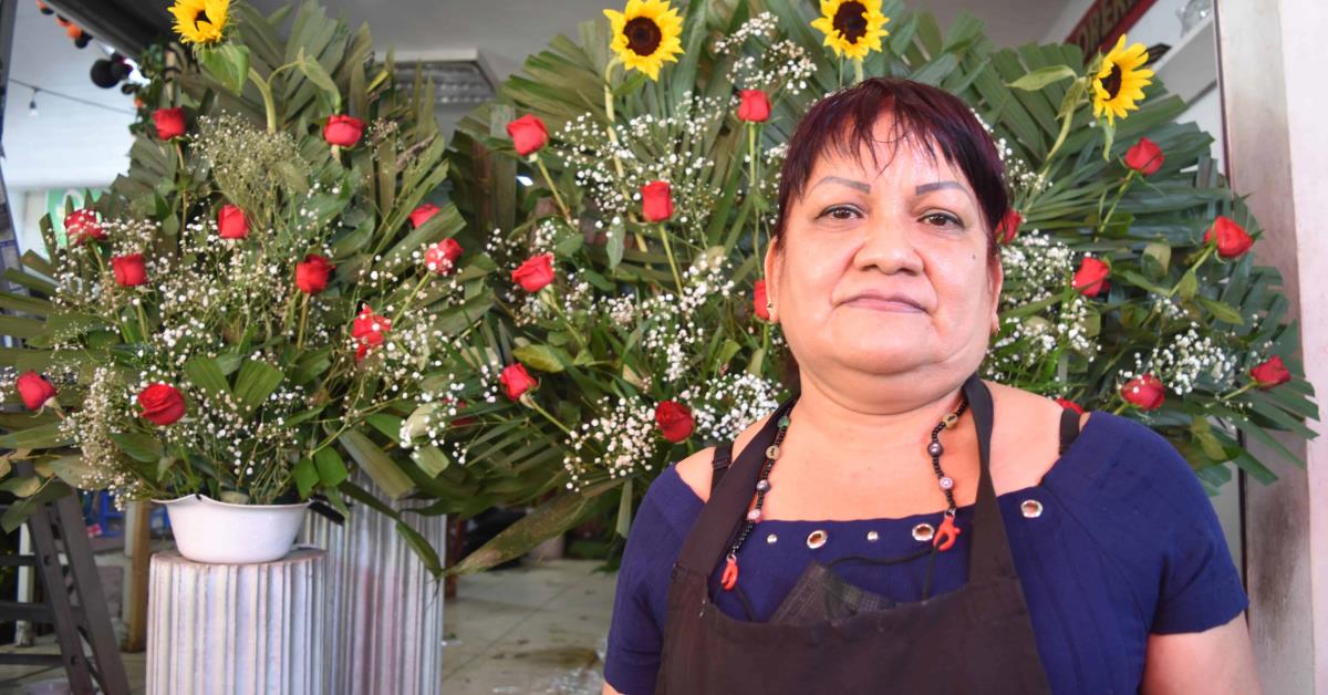 La Florería López es un rincón de belleza y color en el Mercado de las Flores en Culiacán