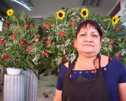La Florería López es un rincón de belleza y color en el Mercado de las Flores