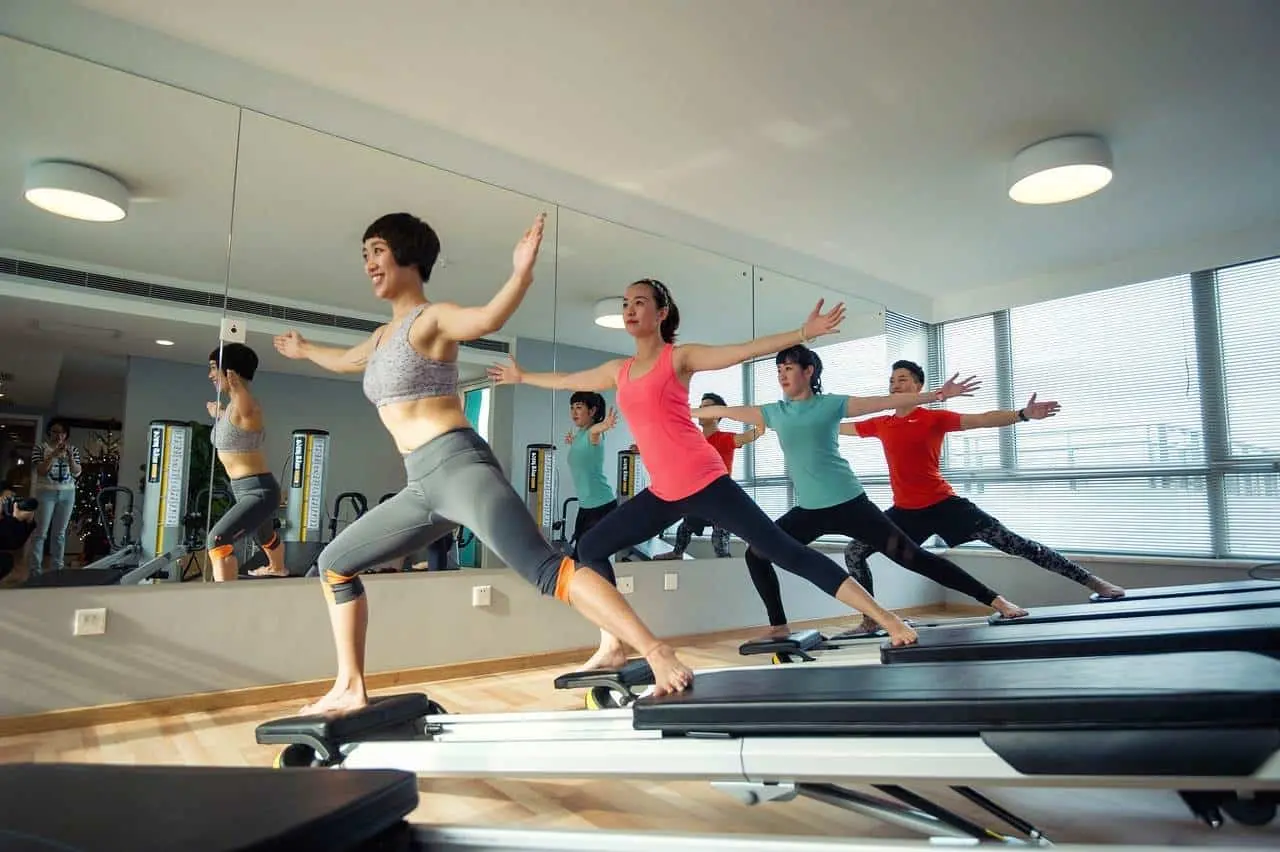 Mujeres practicando pilates. Foto Pixabay