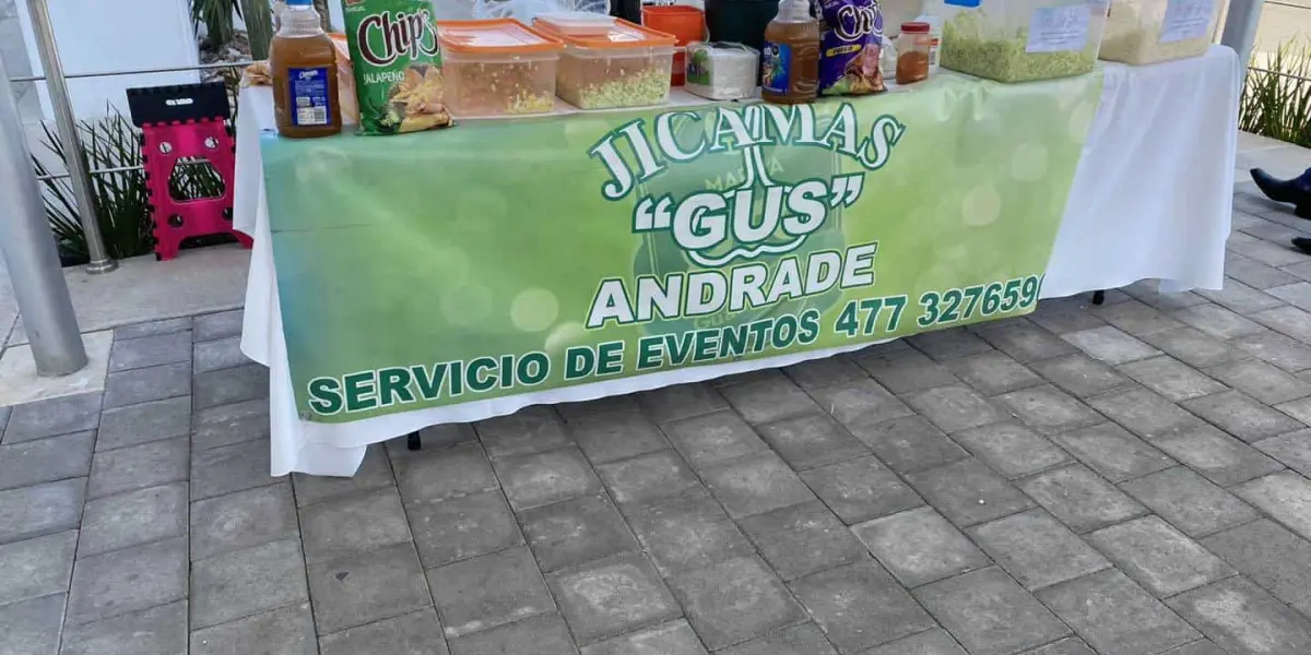 Puesto de Jícamas Gus para eventos. Foto FB Jícamas Gus Andrade