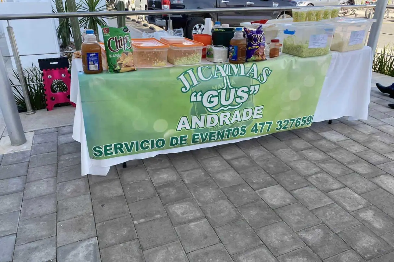 Puesto de Jícamas Gus para eventos. Foto FB Jícamas Gus Andrade