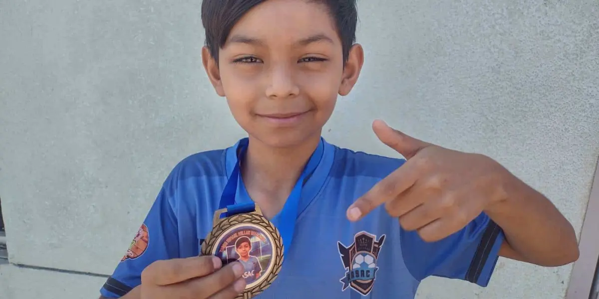 Tadeo ama el fútbol y se siente orgulloso de sus triunfos.