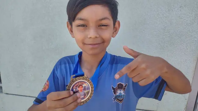 Tadeo ama el fútbol y se siente orgulloso de sus triunfos.