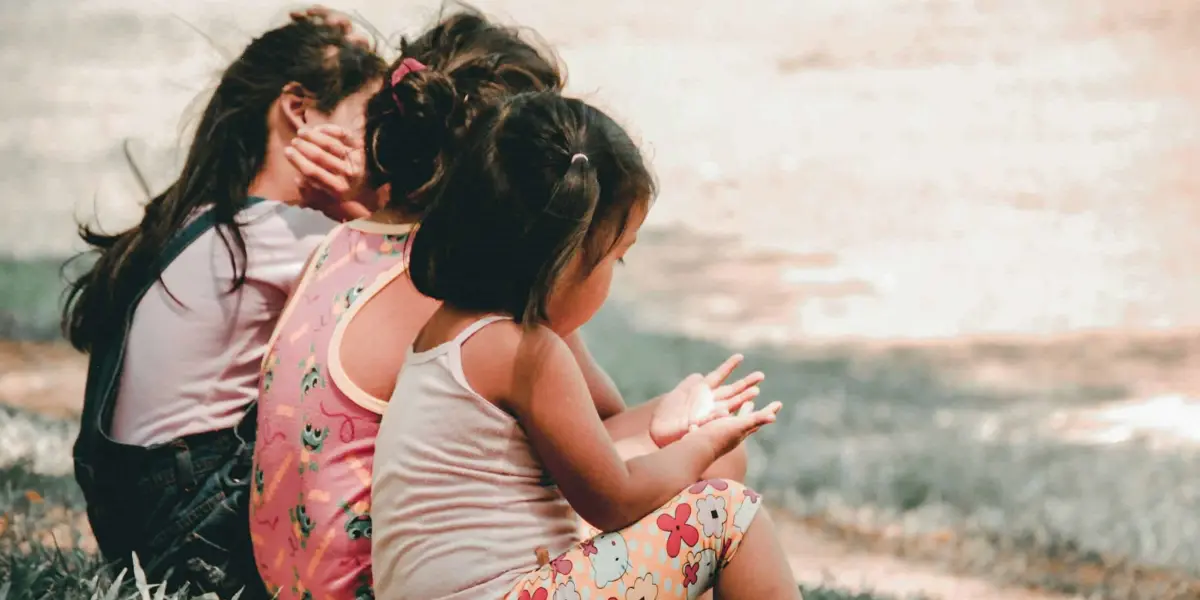 Niños conviviendo.