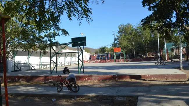 El parque se localiza entre las calles Cisne y Águila, en la colonia ubicada al sur de la capital sinaloense.
