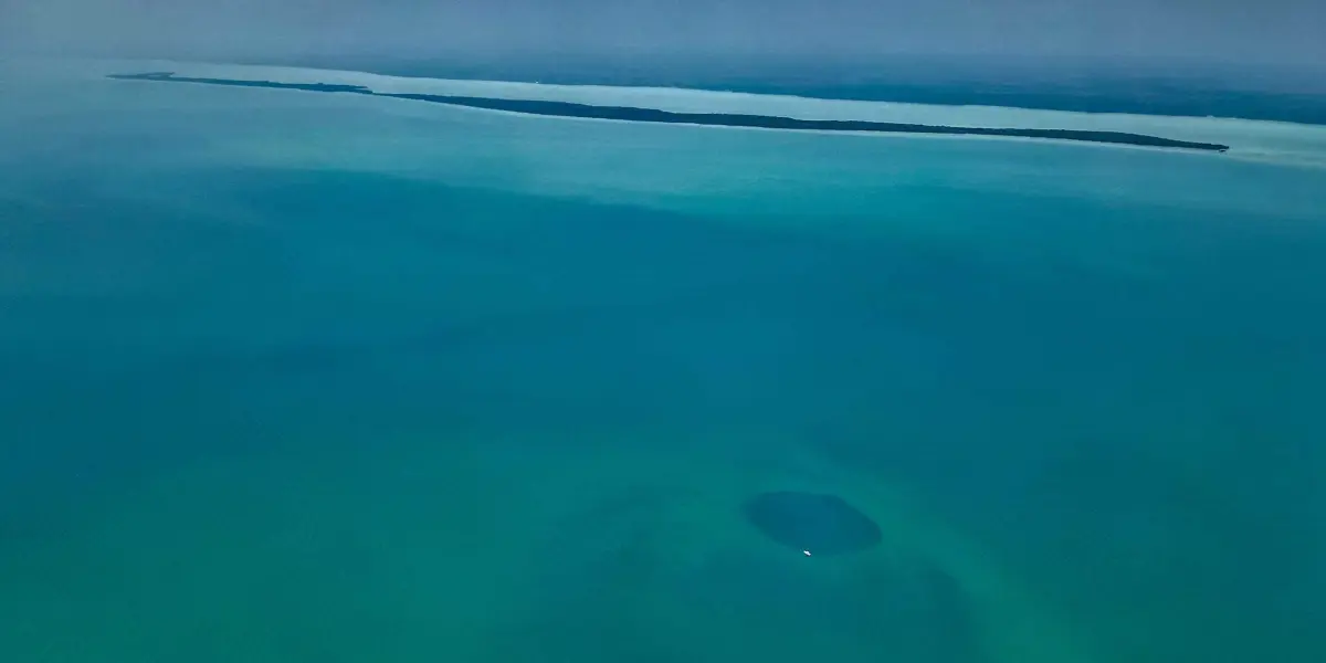 Agujero azul en la bahía de Chetumal, Quintana Roo.