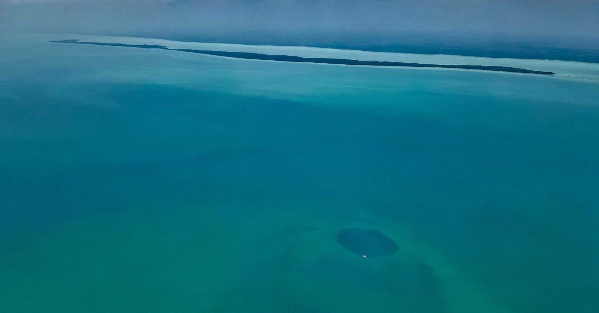 Así es el Agujero azul en la bahía de Chetumal, Quintana Roo; es el más profundo del mundo