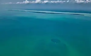 Así es el Agujero azul en la bahía de Chetumal, Quintana Roo; es el más profundo del mundo