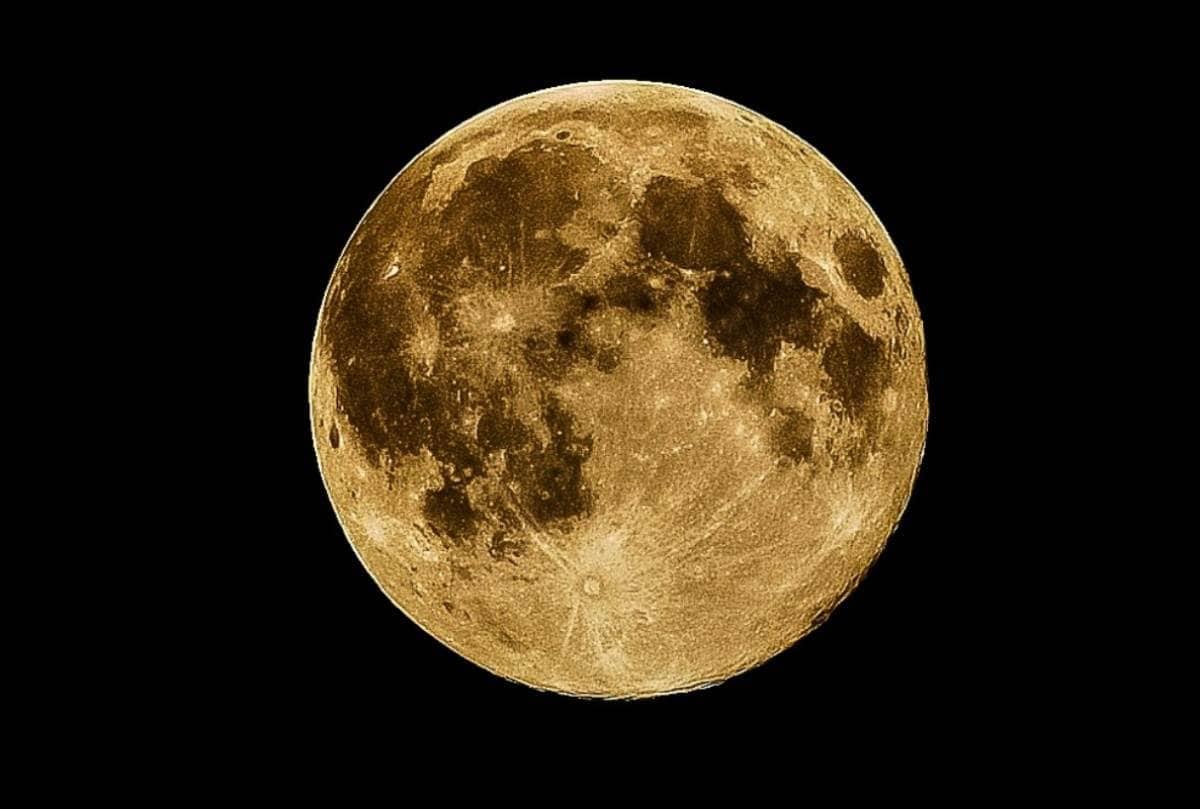 La Luna puede cambiar de colores por diversos motivos. Foto: Pixabay