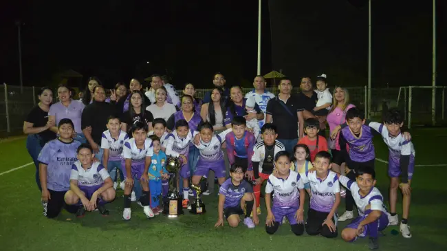 Cada uno de los equipos demostraron su talento y dedicación en la cancha, alcanzando la cima del torneo con gran desempeño.