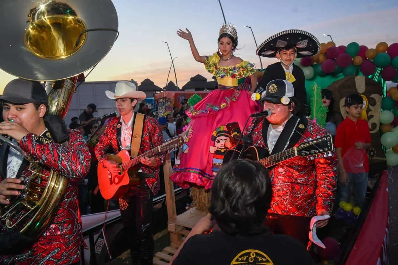 Aneliss es la Reina Infantil del Carnaval de Altata 2024. Una experiencia inigualable.