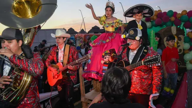 Aneliss es la Reina Infantil del Carnaval de Altata 2024. Una experiencia inigualable.