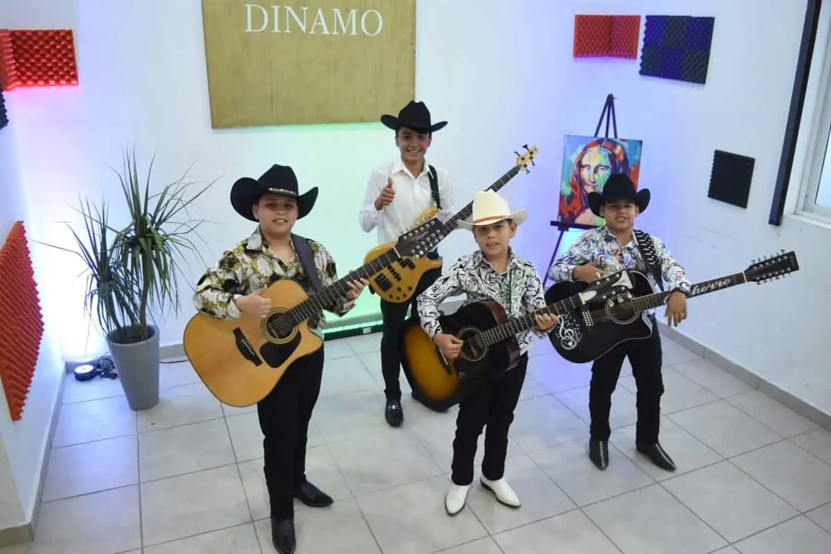 Niño del Centro Artístico Dinamo.