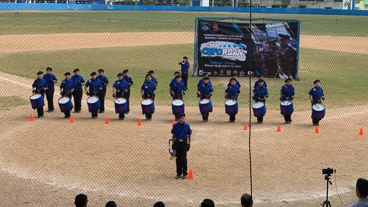 La Banda de Guerra de la primaria Natalio Landeros Ramos fue coronada como la mejor Banda de Guerra de Primarias en Culiacán.