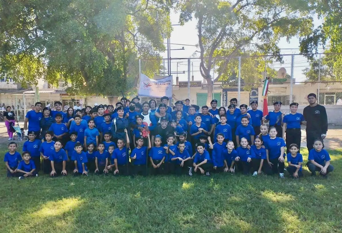 Gran disciplina en niñas y niños del Grupo Deportivo Militarizado Legionarios de la Patria.