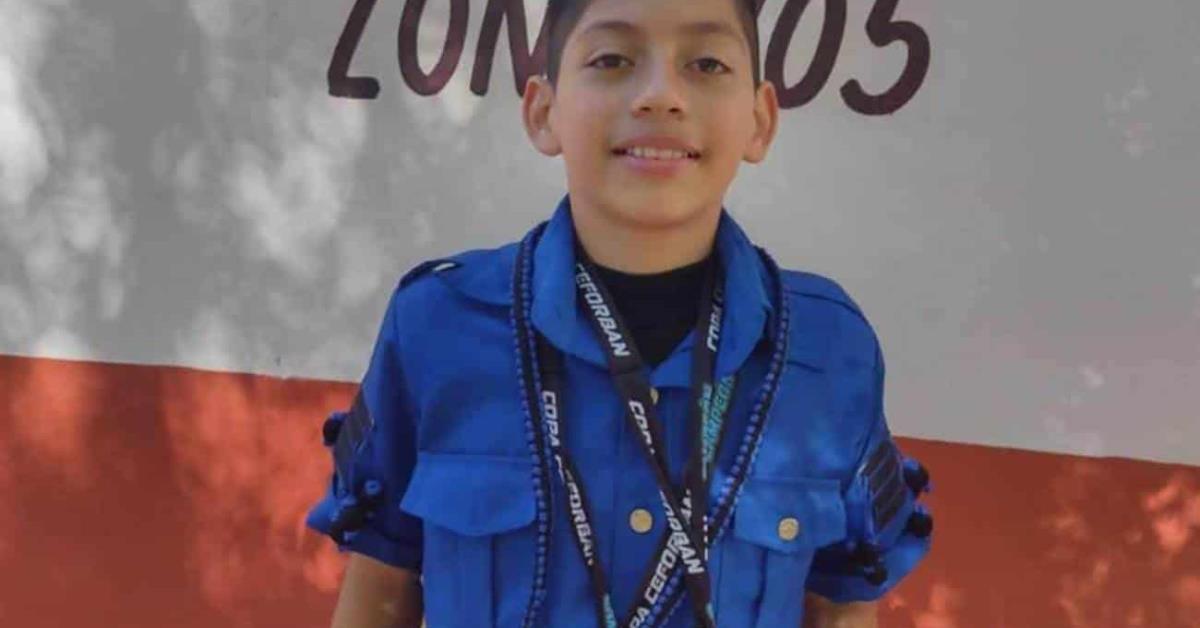 El niño Gabriel Eduardo forja su trayectoria como Comandante de Banda de Guerra en Culiacán