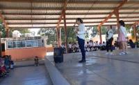 Niñas y niños migrantes de Villa Juárez presencian una obra de teatro por primera vez
