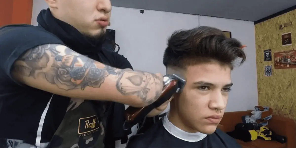 Gabriel Heredia es un peluquero argentino que nació sin manos y se ha convertido en un ejemplo de superación en su país. Foto: CNN Español