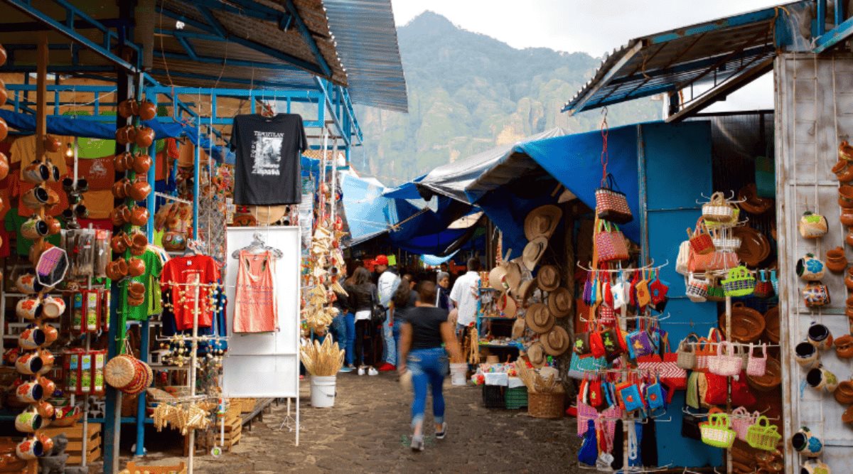 Venta de productos artesanales en el Mercado Tepoztlán. Foto Expedia