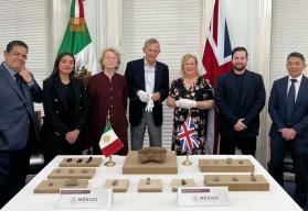México recupera 19 piezas prehispánicas en Reino Unido; ciudadano británico las entregó