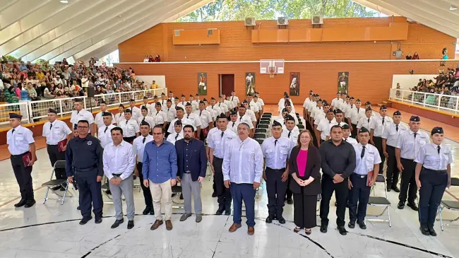 Se gradúan nuevos policías de la UNIPOL.