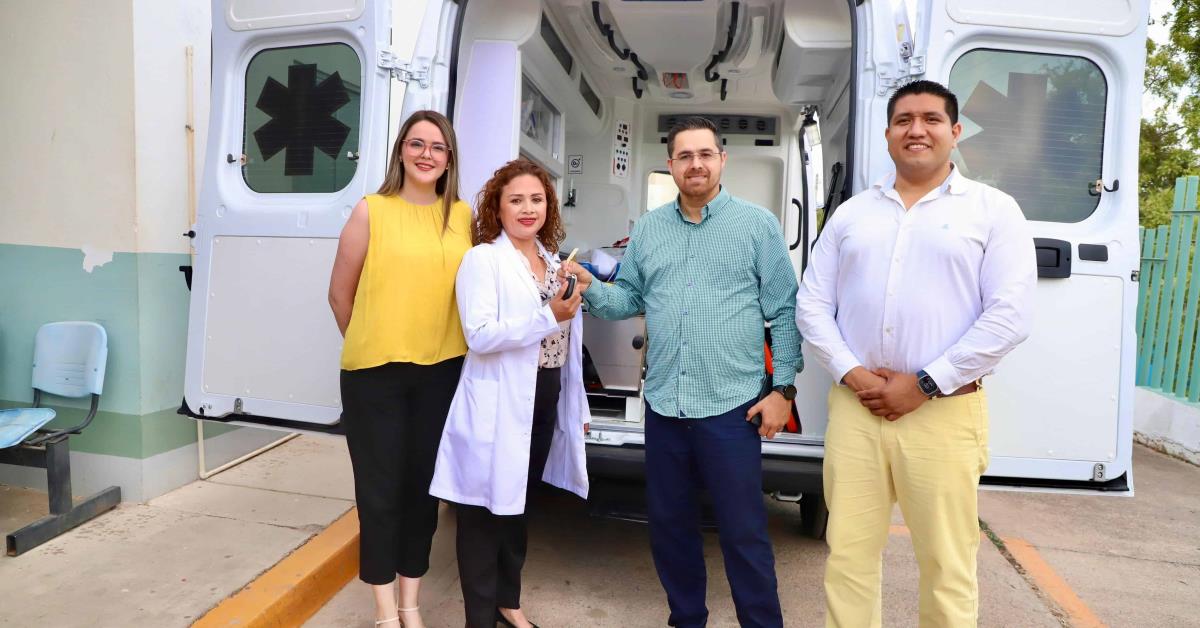 El doctor Cuitláhuac se va de gira por los hospitales del sur de Sinaloa y entrega ambulancias