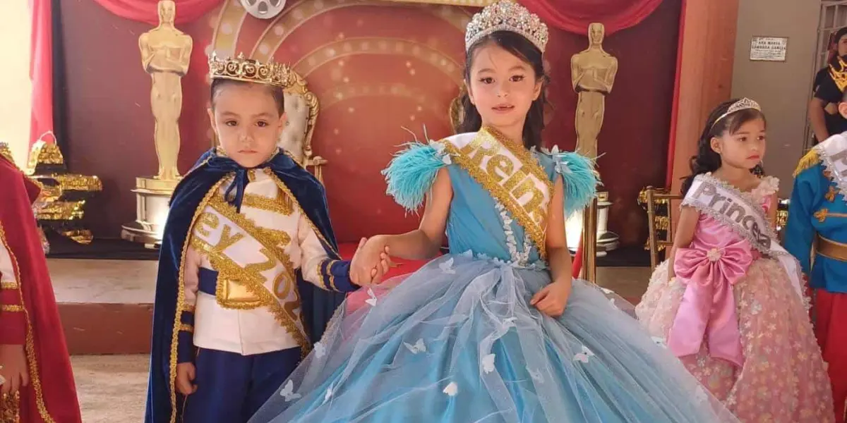 Luis Carlos y Jelsy Victoria, reyes de la celebración del Día de la Niñez en la primaria Ponciano Arreaga.