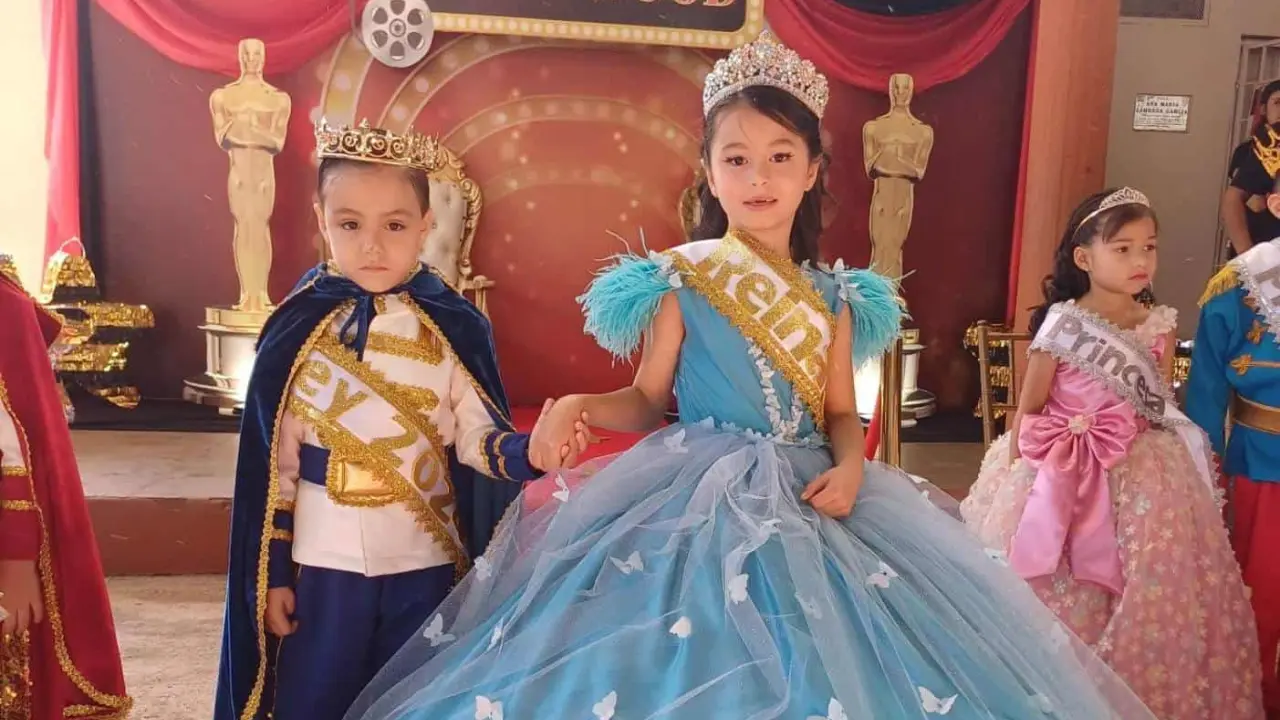 Luis Carlos y Jelsy Victoria, reyes de la celebración del Día de la Niñez en la primaria Ponciano Arreaga.