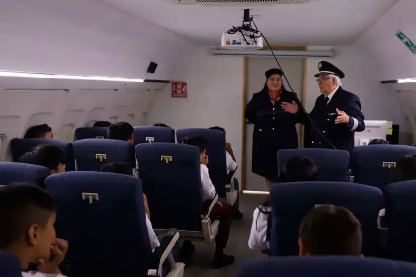 Hay visitas guiadas para el Bibloavión en Ciudad Juárez. 