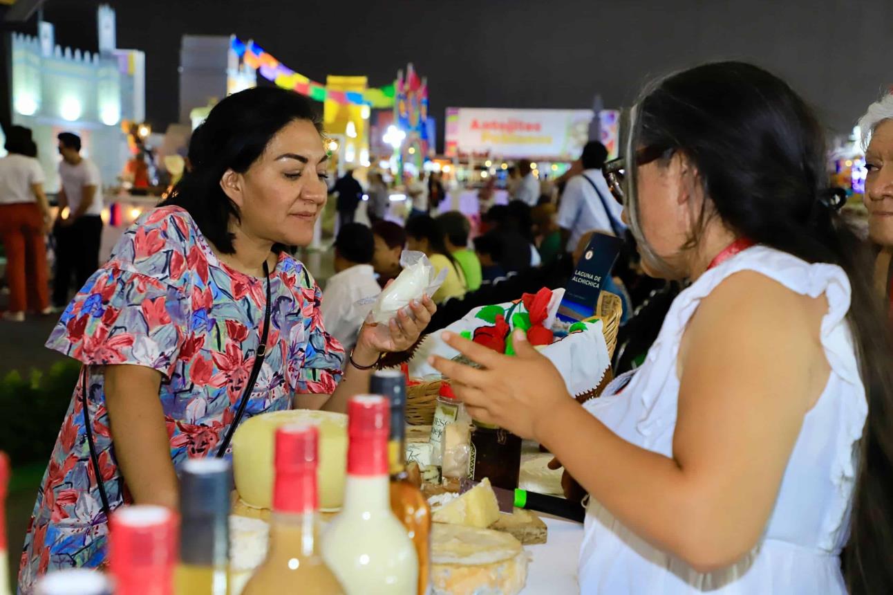 Productores de Tepeyahualco y Zacapoaxtla en la Feria de Puebla 2024. Foto: Cortesía