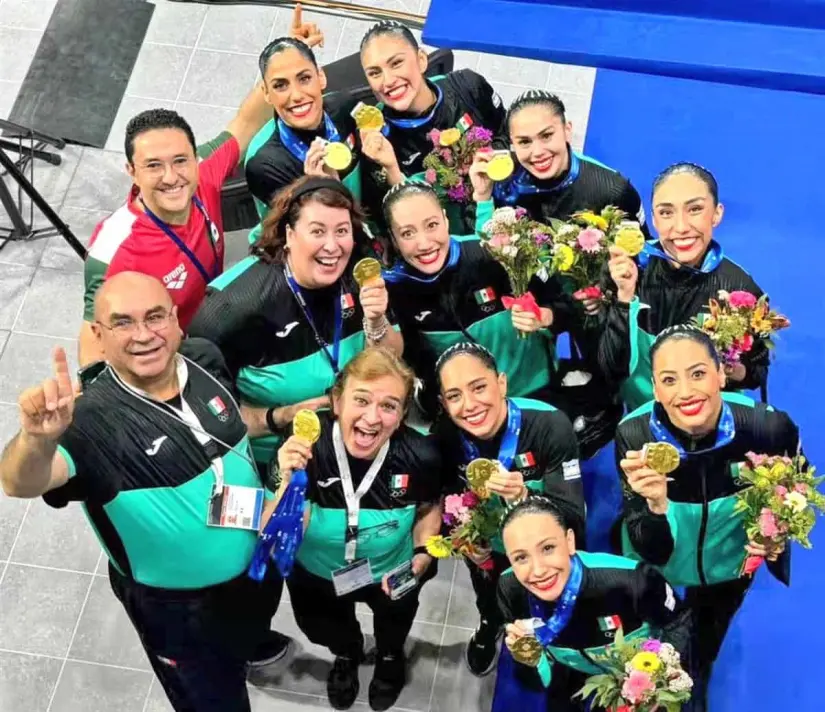 Las sirenas mexicanas juntas a su equipo de entrenadores | Imagen: @MParis2024