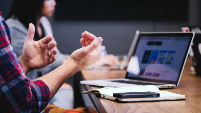 El curso de inglés del Departamento de Estado es descargable | Imagen: Headway