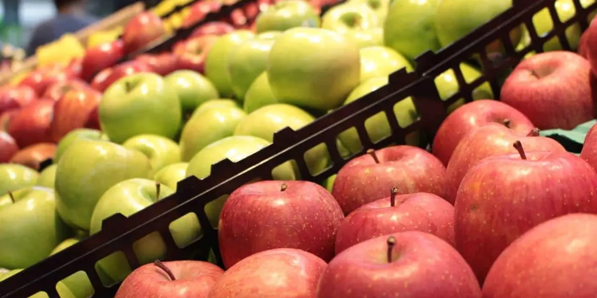 Variedad de manzanas en oferta en Bodega Aurrera en el Tianguis de Mamá Lucha. Foto: Pixabay