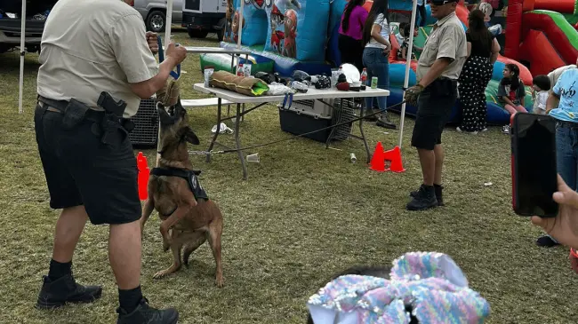 Policías de Culiacán celebrando el Día del Niño. Foto Construyendo Paz