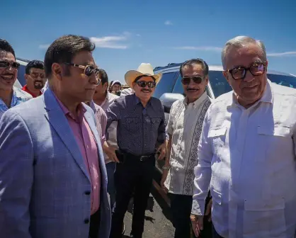 Los Tigres del Norte acompañan a Rubén Rocha en inauguración de carretera en Rosa Morada, Mocorito