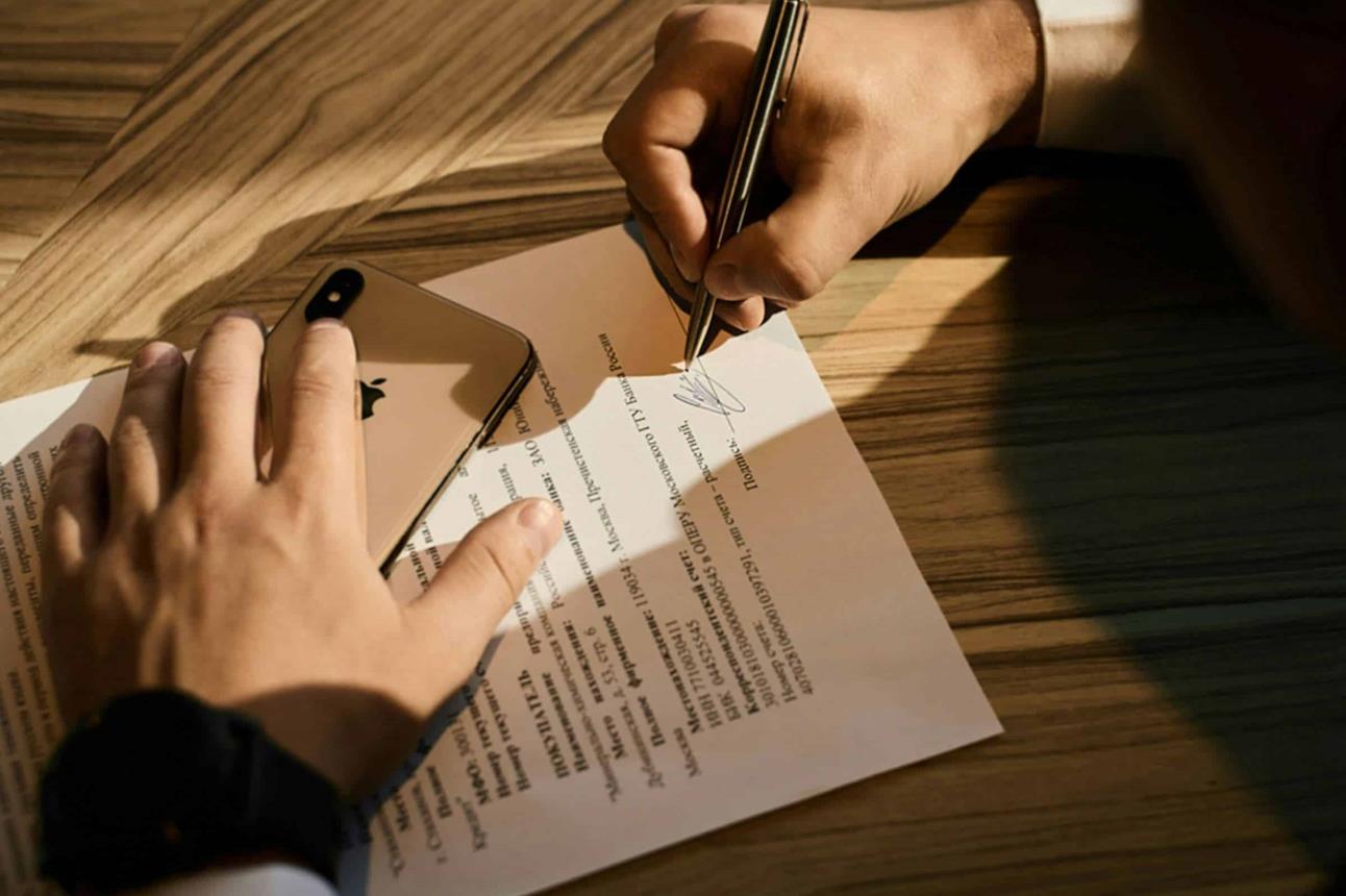 Las escrituras son el documento legal que comprueba quién es el  propietario de un inmueble | Imagen: Romain Dancre