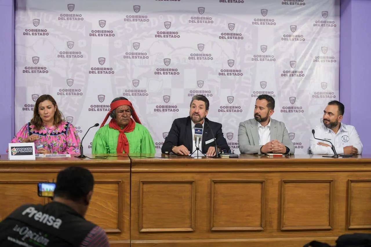 Autoridades del municipio de Guachochi, en Chihuahua, presentan los eventos deportivos y culturales que están programados. Foto: Cortesía
