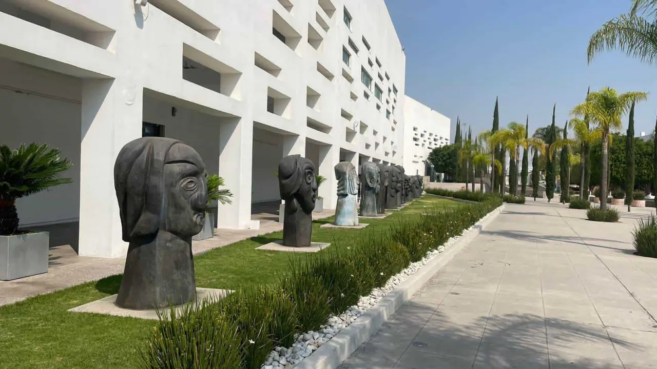 Esculturas que puedes encontrar en CCU BUAP. Foto Ricardo Herrera