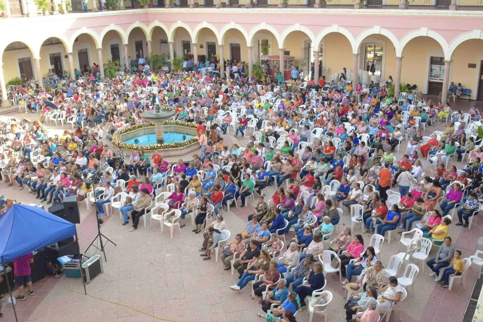 Más de mil 500 madres acudieron al festejo