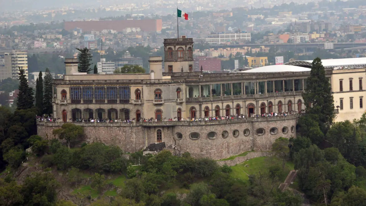 Visitas guiadas en el Castillo de Chapultepec. Foto Wikipedia