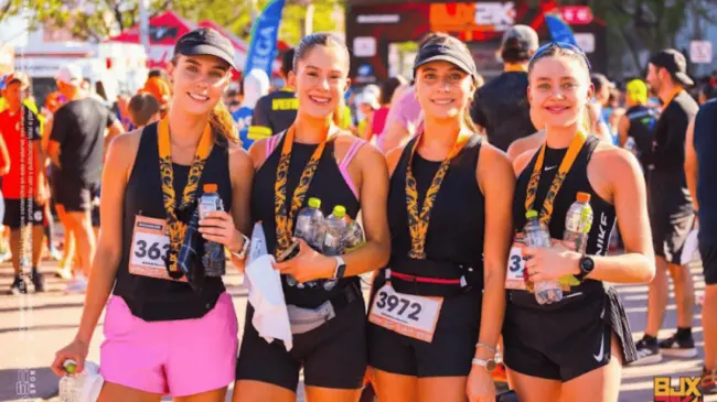 Participantes del medio maratón BJX celebrado en León. Foto @bjxmediomaraton