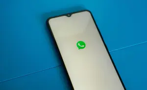 ¿Cómo activar el modo súper oscuro de WhatsApp?
