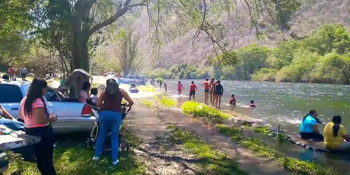 Balneario popular de El Ranchito en el Río San Lorenzo, Sinaloa