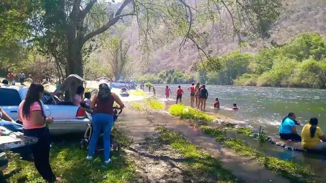 Balneario popular de El Ranchito en el Río San Lorenzo, Sinaloa
